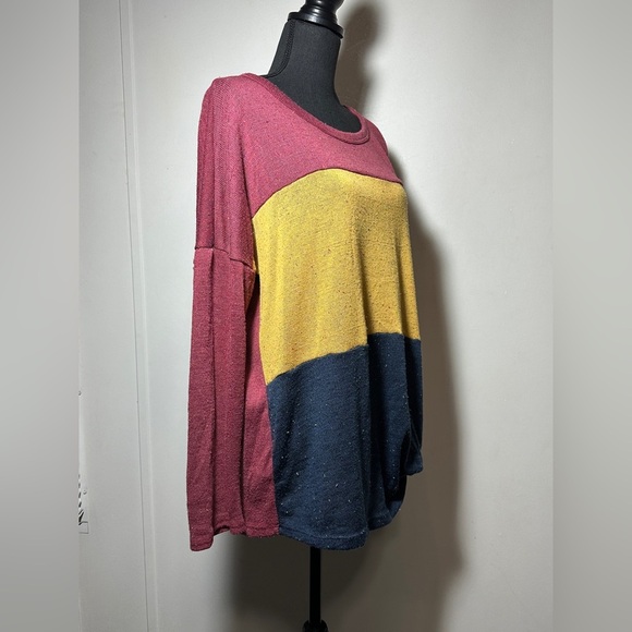 ODDY Colorblock Long Sleeve Top with small knot  Size 1X - Picture 5 of 7